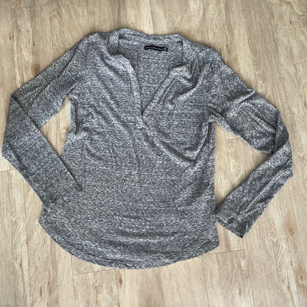 Abercrombie Grey V-neck Long sleeve